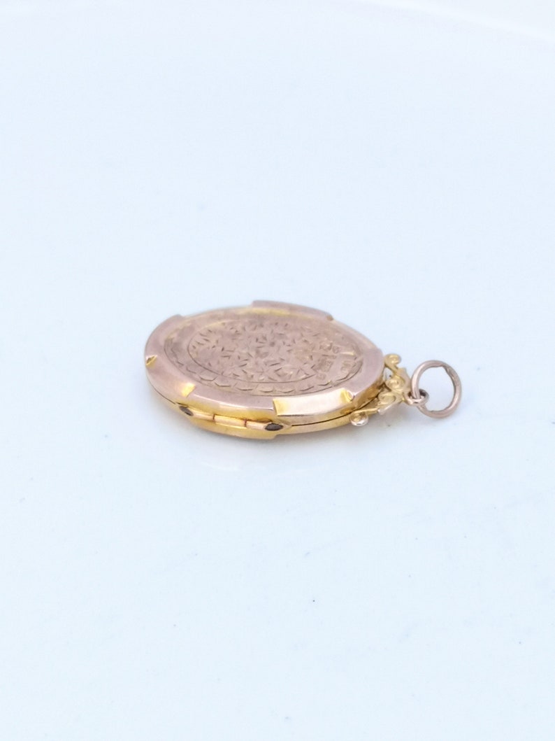 Edwardian 9ct Rose Gold Engraved Oval Locket image 5