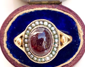 Anillo victoriano de oro de 18 quilates con granate y perla