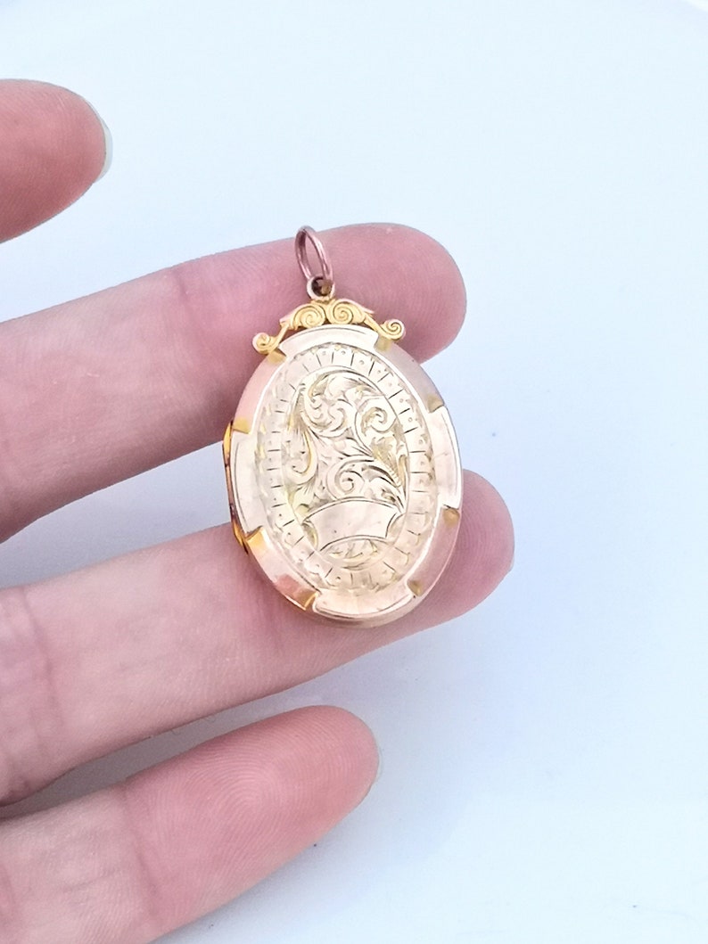 Edwardian 9ct Rose Gold Engraved Oval Locket image 8