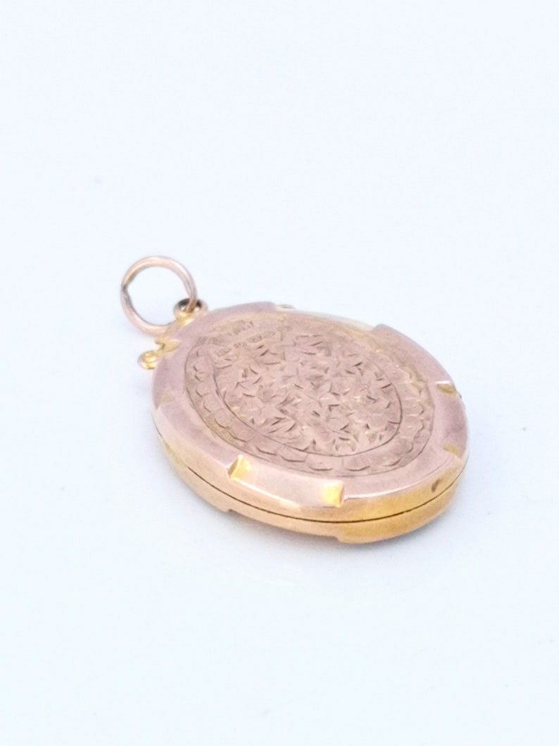 Edwardian 9ct Rose Gold Engraved Oval Locket image 6