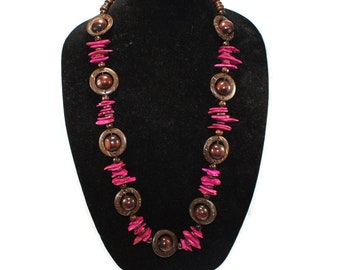 Collar vintage de madera con cuentas marrones y rosas de 40 pulgadas.