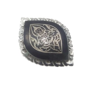 Vintage Siam Sterling Silber Niello Ware Bild von Thepanom Brosche. Mit Siam Sterling gepunzt.