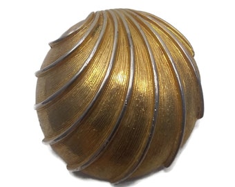 Vintage Gold Tone Round Domed Seashell Pin Brooch. Beach Brooch.