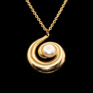 Vintage Gold Tone and Faux Pearl Spiral Pendant on 18 Inch Gold Tone Chain with Spring Ring Clasp.