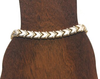 Bracciale a maglie vintage in argento e oro bicolore da 7 1/2 pollici con chiusura a clip incernierata.