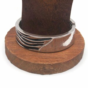 Clamper armband vintage zilverkleurige 6 3/4 inch scharnierende armband, zwart geëmailleerde gestripte armband, dagelijks gebruik. Cadeau voor haar.