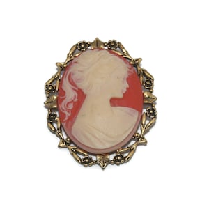Vintage Victorian Style Gold Tone and Resin Cameo Brooch.