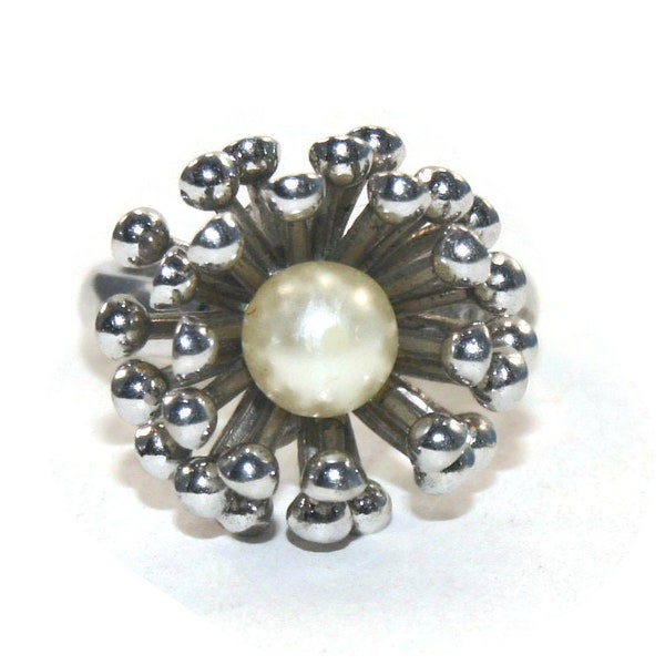 Vintage Beaucraft Sterling Silver and Faux Pearl Size 6 Ring. Hallmarked Beau Sterling. Flower Ring.