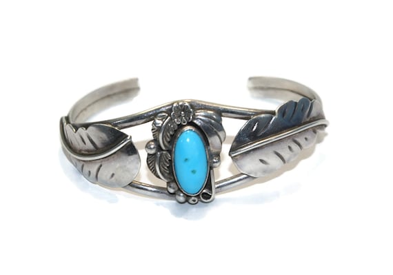 Outstanding Native American Navajo Sleeping Beauty Sterling Silver Feather Bracelet Outstanding Native American Navajo Sleeping Beauty Sterling Silver Feather Bracelet