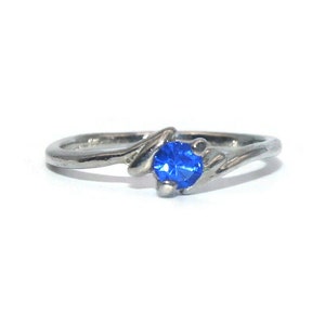 Vintage Silver Tone and Sapphire Blue Rhinestone US Size 8 Ring. September Birthstone Ring.