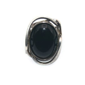 Vintage Artisan Made Sterling Silver and Large Oval Black Onyx Size 6 Ring. Marked 925.