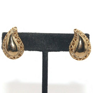 Vintage Avon Gold Tone 2 Piece Stud Earrings with Post Backs for Pierced Ears. Avon Hallmark.