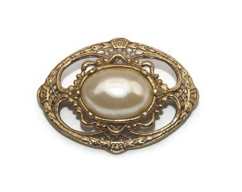 Vintage Gold Tone and Faux Mabe Pearl Oval Brooch.