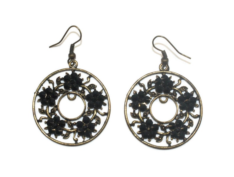 Vintage Gold Tone and Black Stones Round Floral Design Dangle Earrings with Hook Backs for Pierced Ears.