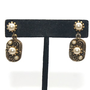 Vintage Gold Tone and Faux Pearls Screw Back Dangle Earrings.