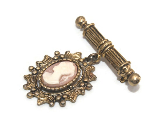 Vintage Gold Tone and Resin Cameo Dangle Brooch. - image 2