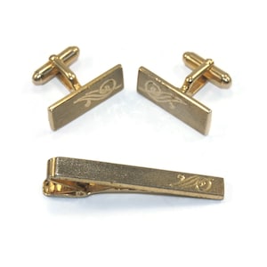 Vintage Anson Textured Gold Tone Rectangular Cuff Links and Matching Tie Clip. Anson Hallmarks.