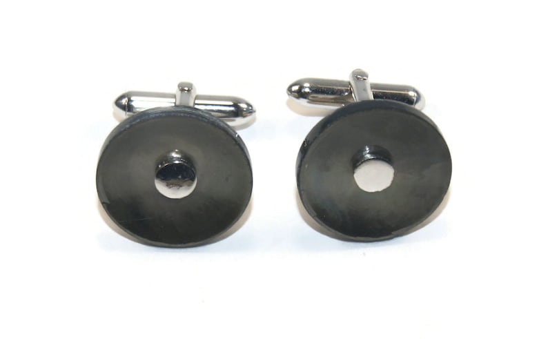 Swank Hallmark. Vintage Swank Abalone and Silver Tone Round Cuff Links