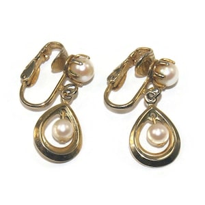 Vintage Gold Tone and Real Pearls Teardrop Clip on Dangle Earrings.