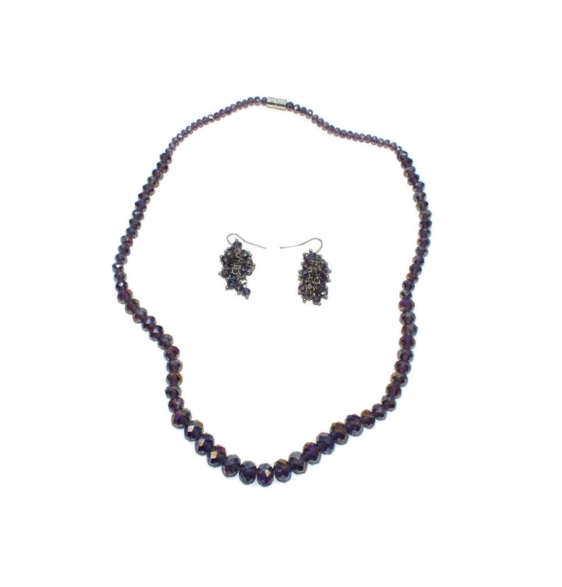 Vintage Purple Glass Faceted Graduated Bead 20 Inch Necklace with Magnetic Clasp and Matching Dangle Earrings with Hook Backs.