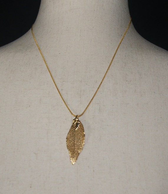 Vintage Gilded Real Leaf Pendant on 18 Inch Gold … - image 5