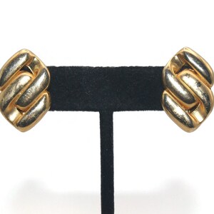 Vintage Gold Tone Clip on Earrings.