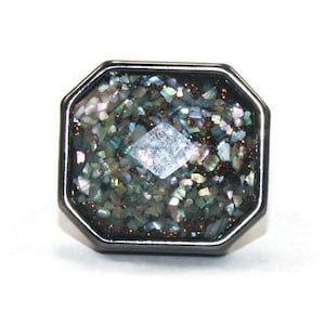 Vintage Lia Sophia Silver Tone, Gunmetal and Faceted Resin Size 6 Statement Ring. Lia Sophia Hallmark.