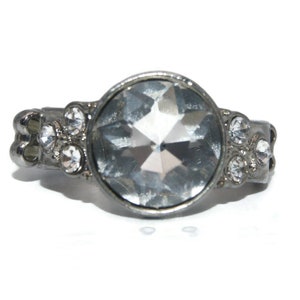 Vintage Silver Tone and Clear Rhinestones  Size 8 Elastic Adjustable Statement Ring.