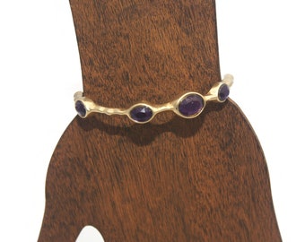 Vintage Gold Tone y Faceted Faux Amethyst 7 Inch Elastic Bangle Bracelet.