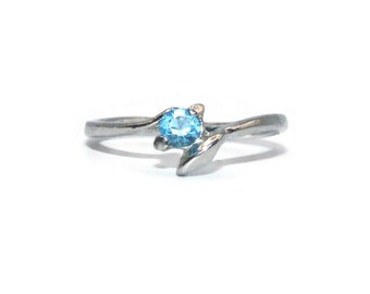Anello vintage in argento e strass blu, taglia USA 5 1/2.