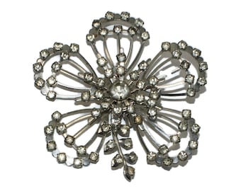 Beautiful Large Vintage Silver Tone and Rhinestones Flower Brooch.