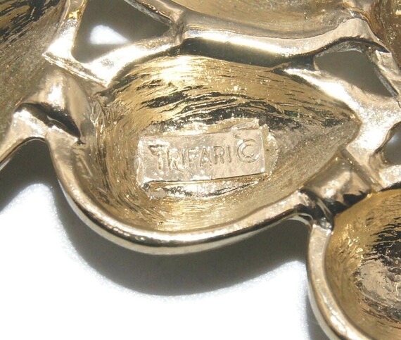 Vintage Crown Trifari Gold Tone 10 Leaf Branch Br… - image 6