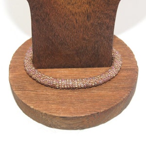 Pulsera vintage con cuentas de cuerda arcoíris de 7 pulgadas.