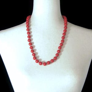 Red and Gold Beaded Necklace, Vintage Red Lucite Beaded Necklace. Gift for Her. Daily Wear, Business Wear, Evening Wear, Red Necklace.