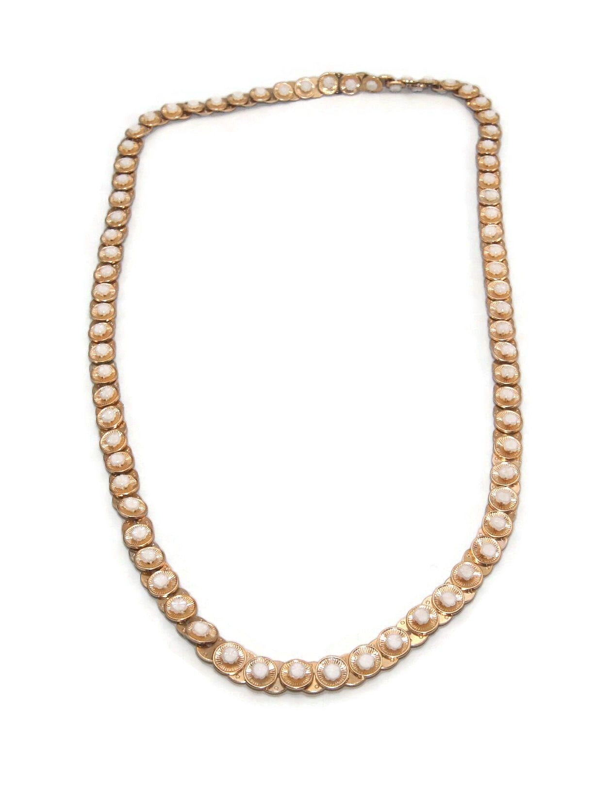 Collier Long Vintage Doré Avec Perles Plastique Blanches - 130 Cm - État Quasi Neuf