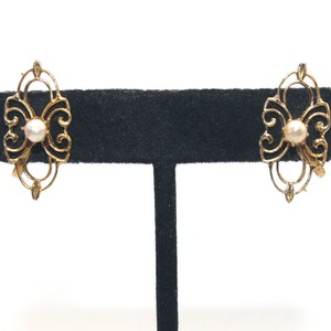 Delicate Vintage Gold Tone and Freshwater Pearls Screw Back Earrings.
