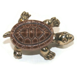 Small Vintage Gold Tone and Brown Enameled Turtle Brooch.