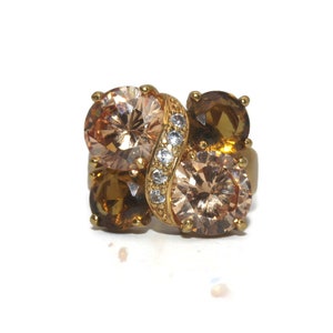 Vintage Gold Ton mit Orange und klaren Strasssteinen Größe 7 Statement Ring.
