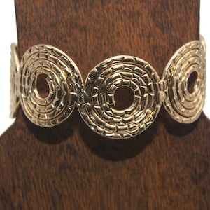 Fashionable Vintage Gold Tone 7 Inch Coiled Rope Design Open Cuff Bracelet.
