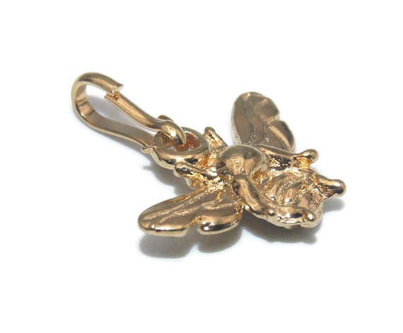ヴィンテージゴールドトーンとクリアラインストーンの蜂チャーム