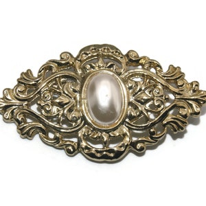 Vintage Gold Tone and Faux Pearl Brooch.