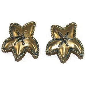 Vintage Gold Tone Star with Rope Border Clip on Earrings.