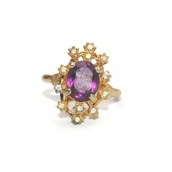 Vintage Joseph Esposito 18K Gold Plated with Purple and White Glass Size 9 Ring. 18KT H.G.E. ESPO Hallmark.