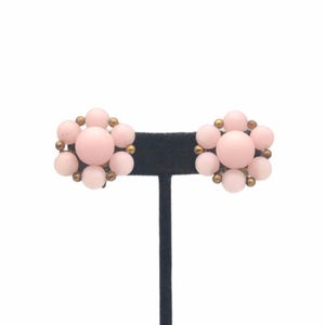 Pink Clip on Earrings, Vintage Gold Tone and Light Pastel Pink Plastic Cluster Clip on Earrings, Lightweight Earrings, Daily Wear.