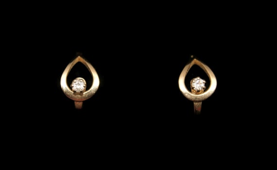 Avon store gold earrings