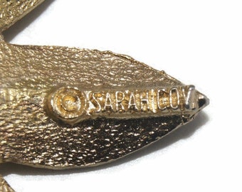Broche Vintage Signée SARAH COV - Fleur En Métal Doré Brillant - Occasion - Modèle 3999