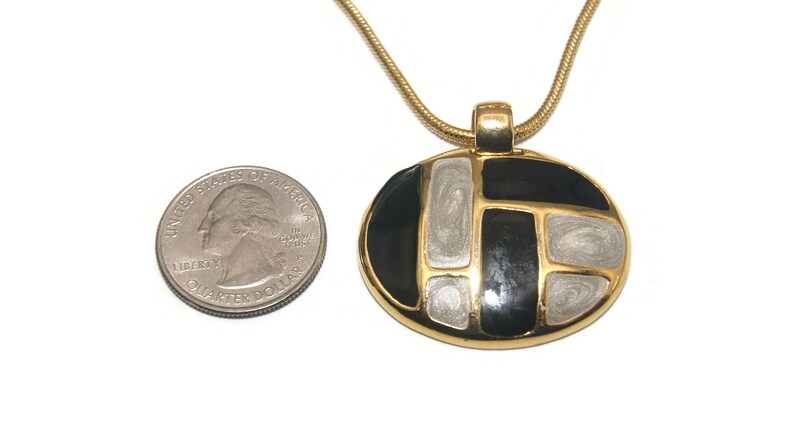 Vintage Gold Tone, Gray and Black Enameled Pendant Necklace and Matching Stud Earrings Jewelry Set. image 7