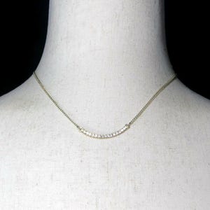 Colar Bib delicado, tom dourado vintage e strass transparentes, colar Bib de 16 polegadas com fecho de garra de lagosta. Colar pequeno, estilo minimalista.