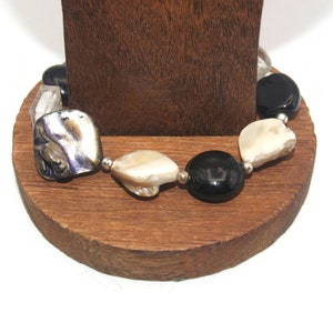 Vintage 7 Inch Silver Tone, Mother of Pearl, Abalone, Clear Glass and Black Glass Beaded Elastic Bracelet.