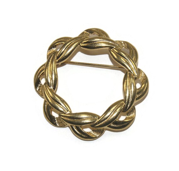 Vintage Gold Tone Trifari Wreath Brooch. Trifari … - image 1